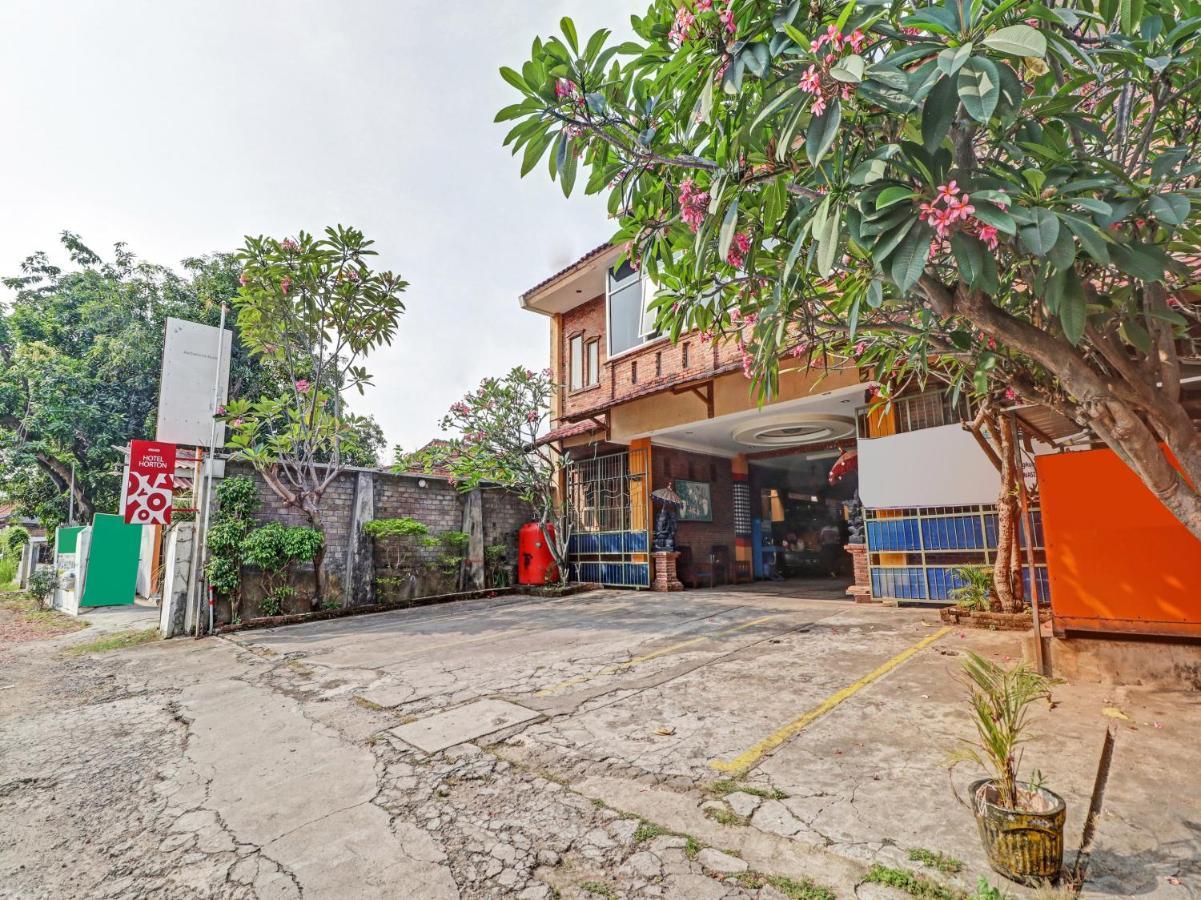 Oyo 90408 Hotel Horton Cirebon Exteriér fotografie