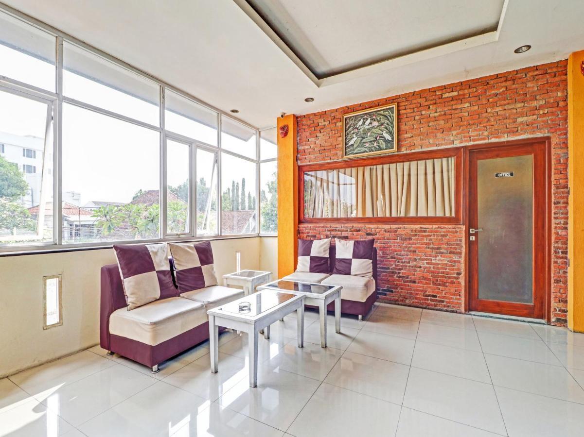 Oyo 90408 Hotel Horton Cirebon Exteriér fotografie